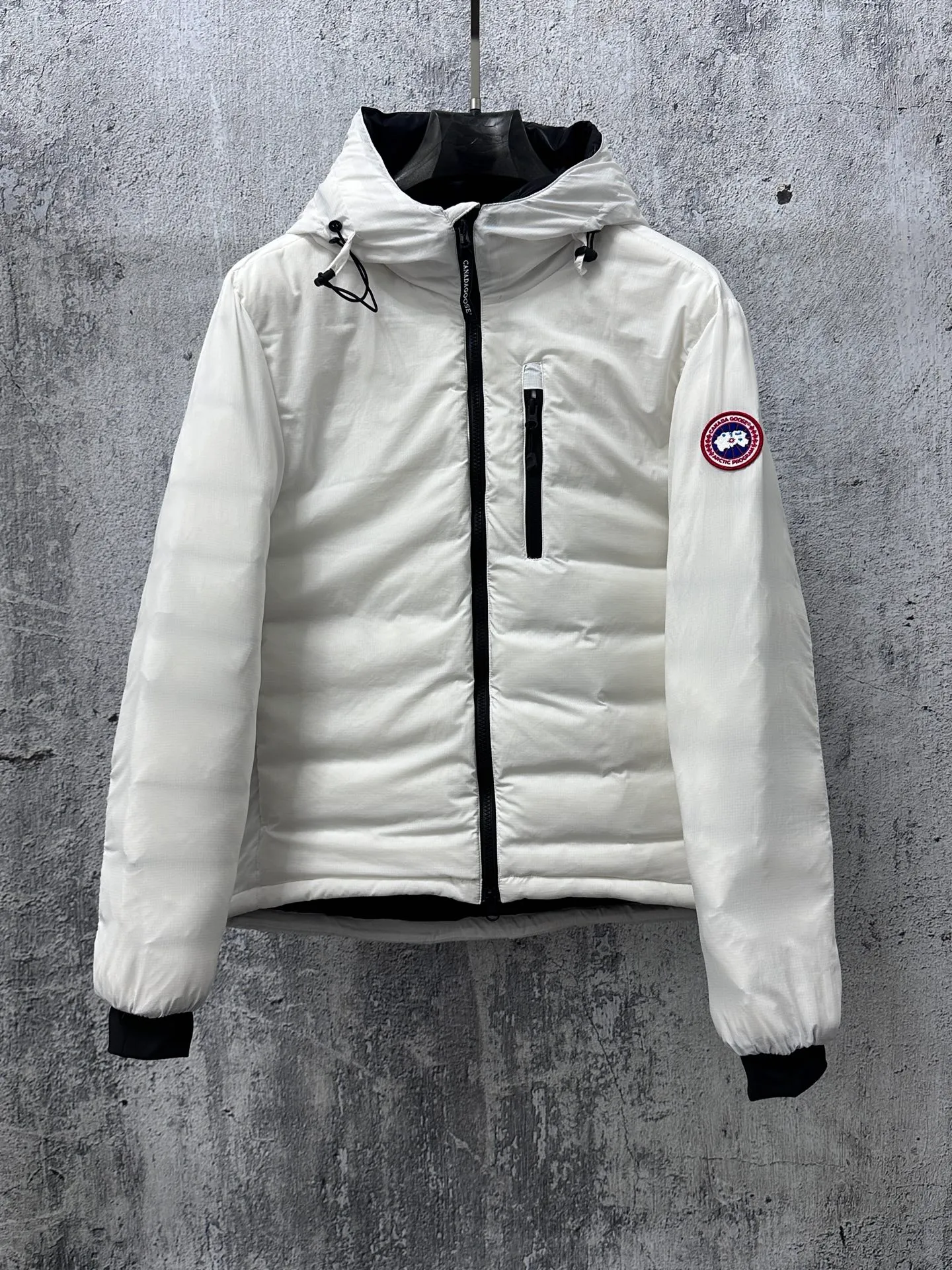 P840 [Canada Goose] Big Goose 5078 down jacket is different from the junk products in the market🗯️The same picture but different price means different versions ✅Don’t be fooled by the same copywriters and pirated picture gangs who mix and distribute high-luxury pictures at low prices. Once you receive it and compare the quality, you will know where the difference is. Don’t lie. Look for the terminal. I don’t guarantee that my products are the cheapest, but I definitely guarantee that they are worth every penny of your hard-earned money! Canada Goose down jacket top version, warm and cold-resistant, nice upper body effect, super lightweight, size: XS-XL